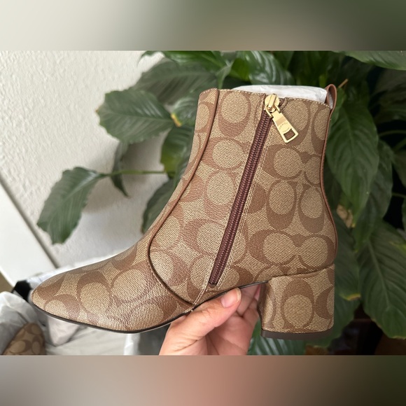 NIB - COACH Noah Bootie In Signature Canvas - size 6 US - Picture 16 of 16